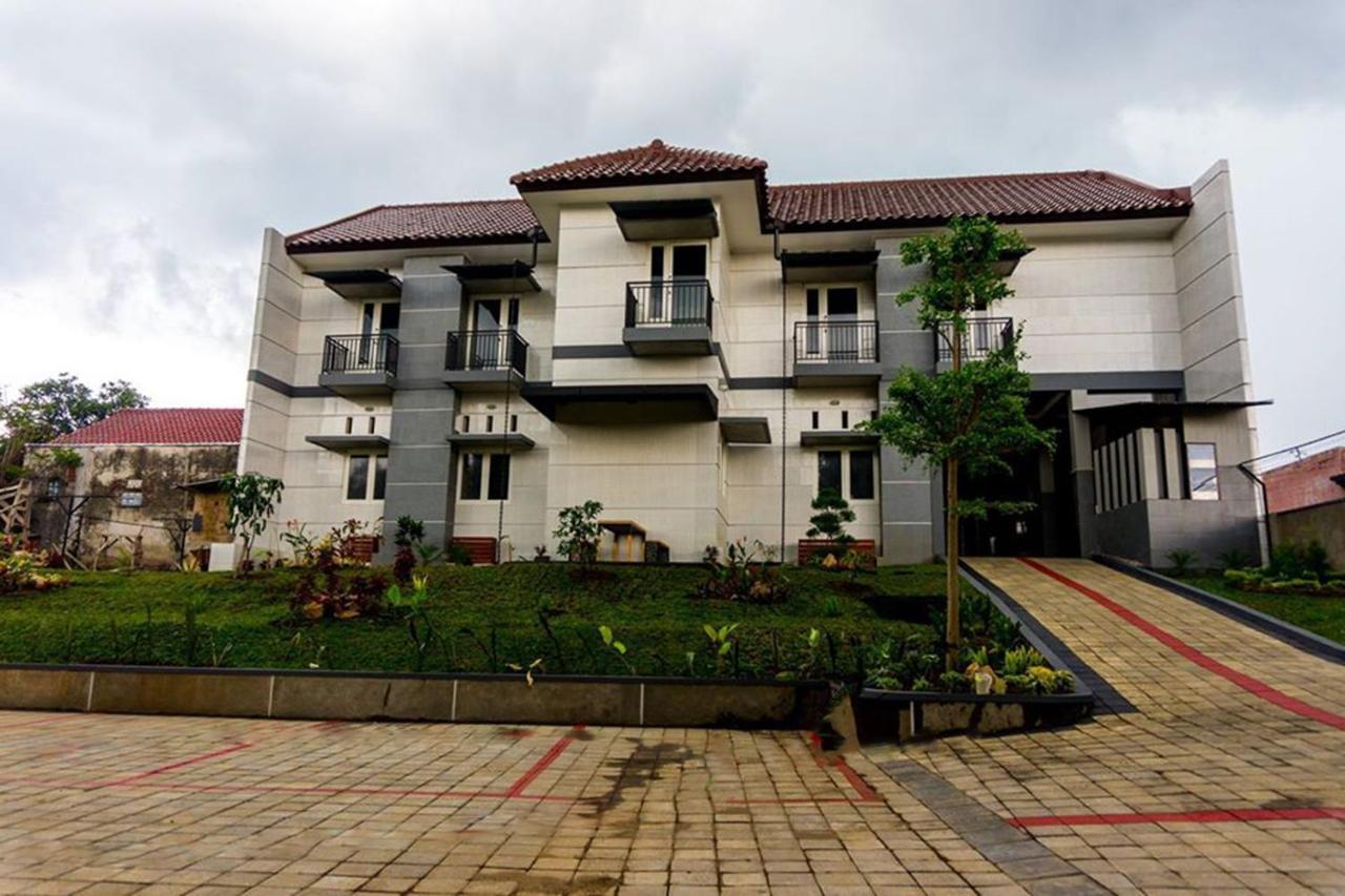 Oyo Life 2399 Gerbera House - Kos Putri Hotel Malang Exterior photo